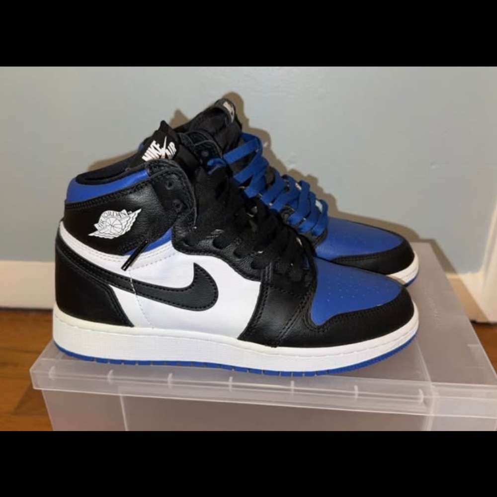 Boys size 5.5 Jordan 1’s